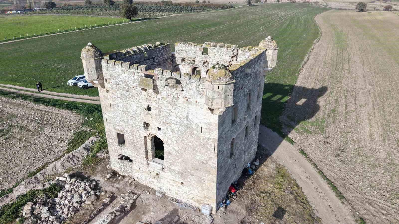 Cezayirli Hasan Paşa K&ouml;şk&uuml;&rsquo;n&uuml; g&uuml;n y&uuml;z&uuml;ne &ccedil;ıkarmak i&ccedil;in &ccedil;alışmalar devam ediyor
