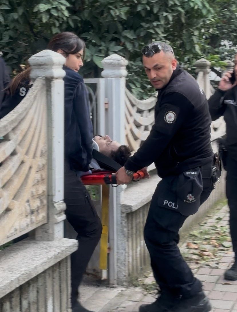 Çatıdan düşen genç hayatını kaybetti