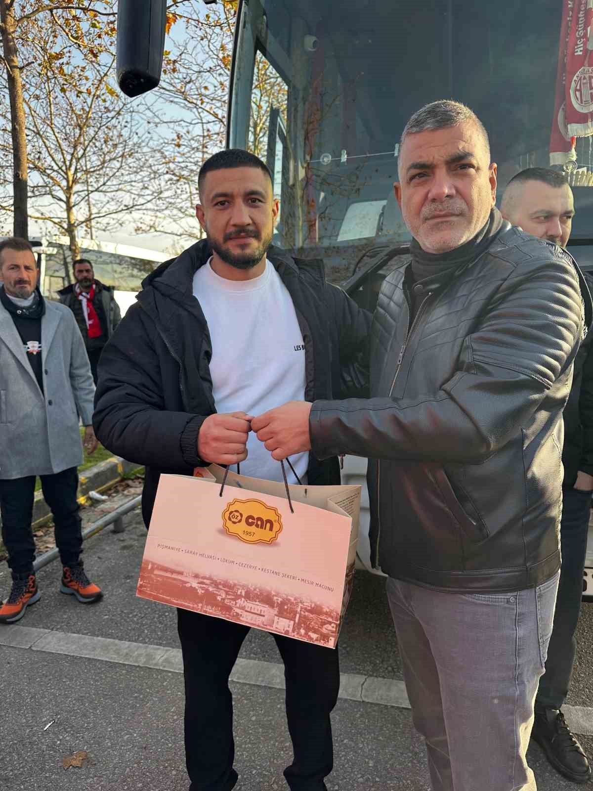 Antalyasporlulara, Kocaeli tarifesi: "Bizdensin kardeşim"