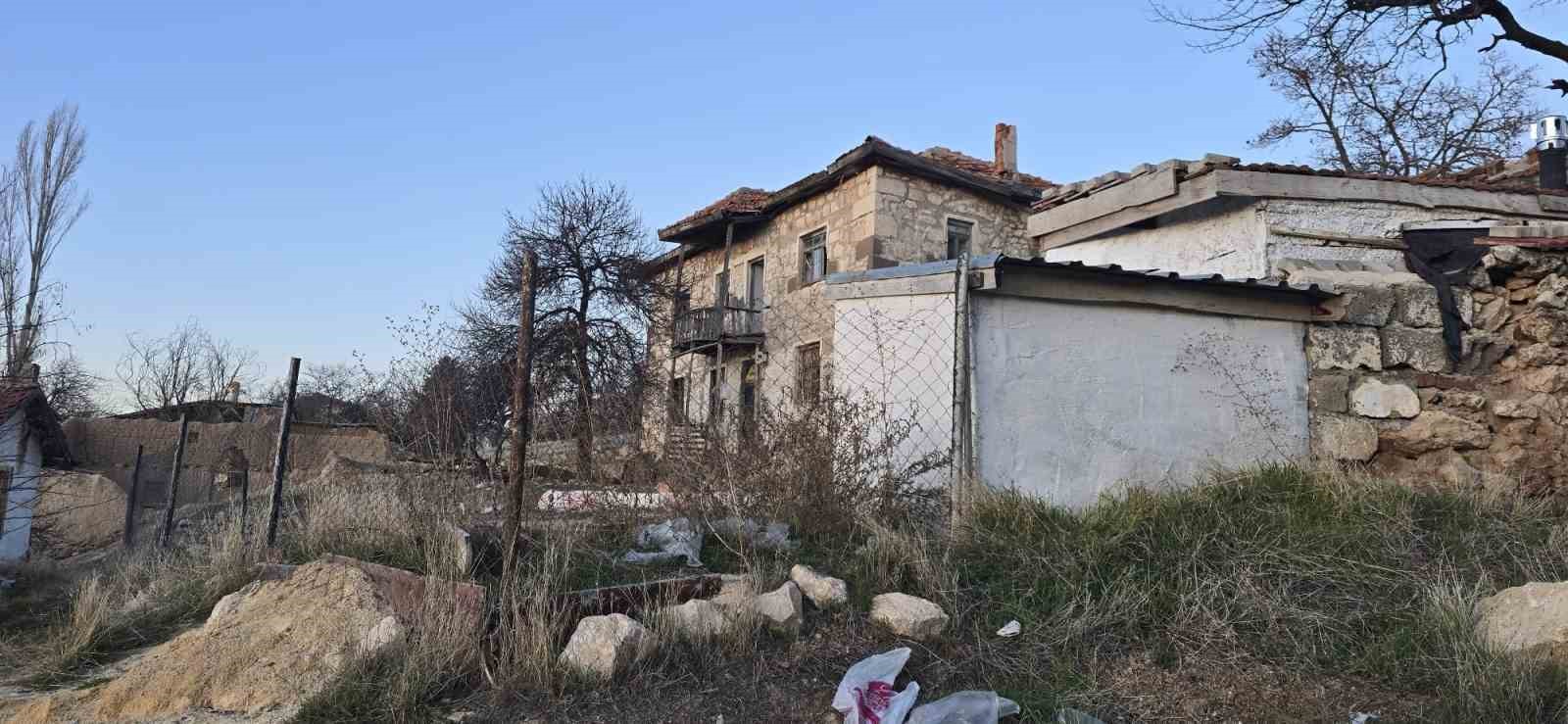 Bağlı köpek çocuklara saldırdı: 14 yaşındaki çocuk ağır yaralandı