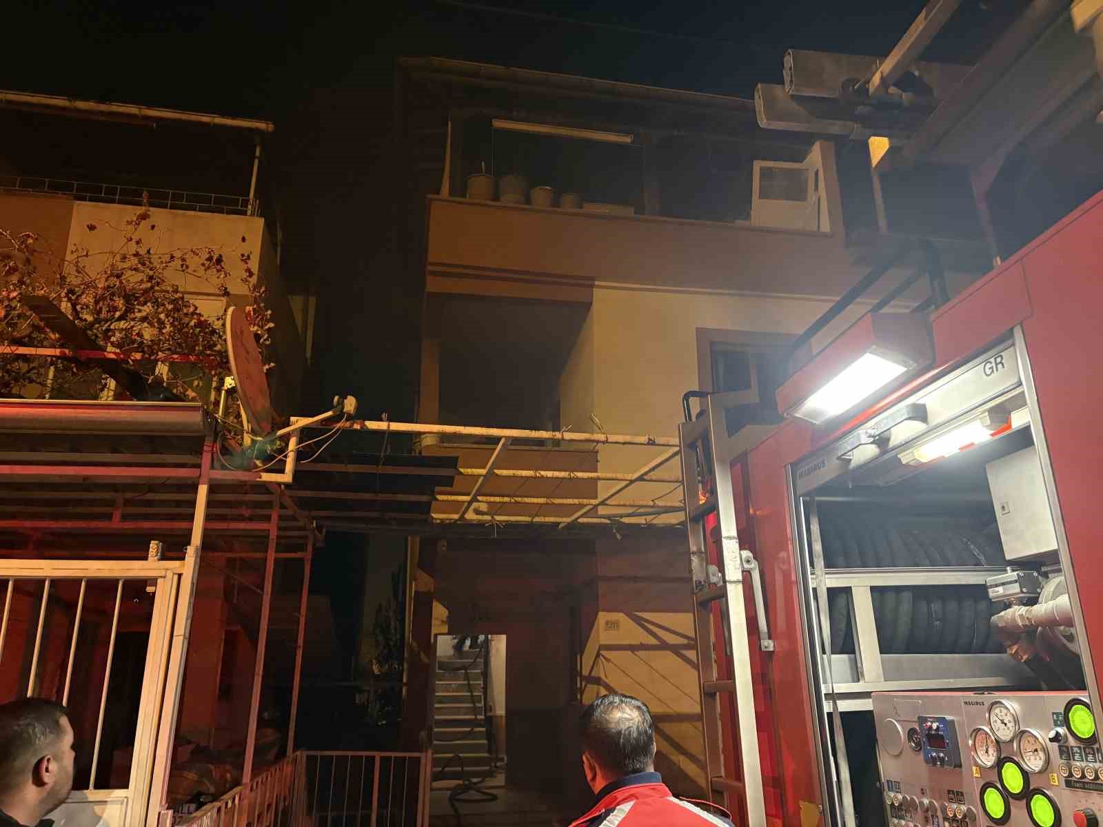 Mutfakta çıkan yangın korkuttu