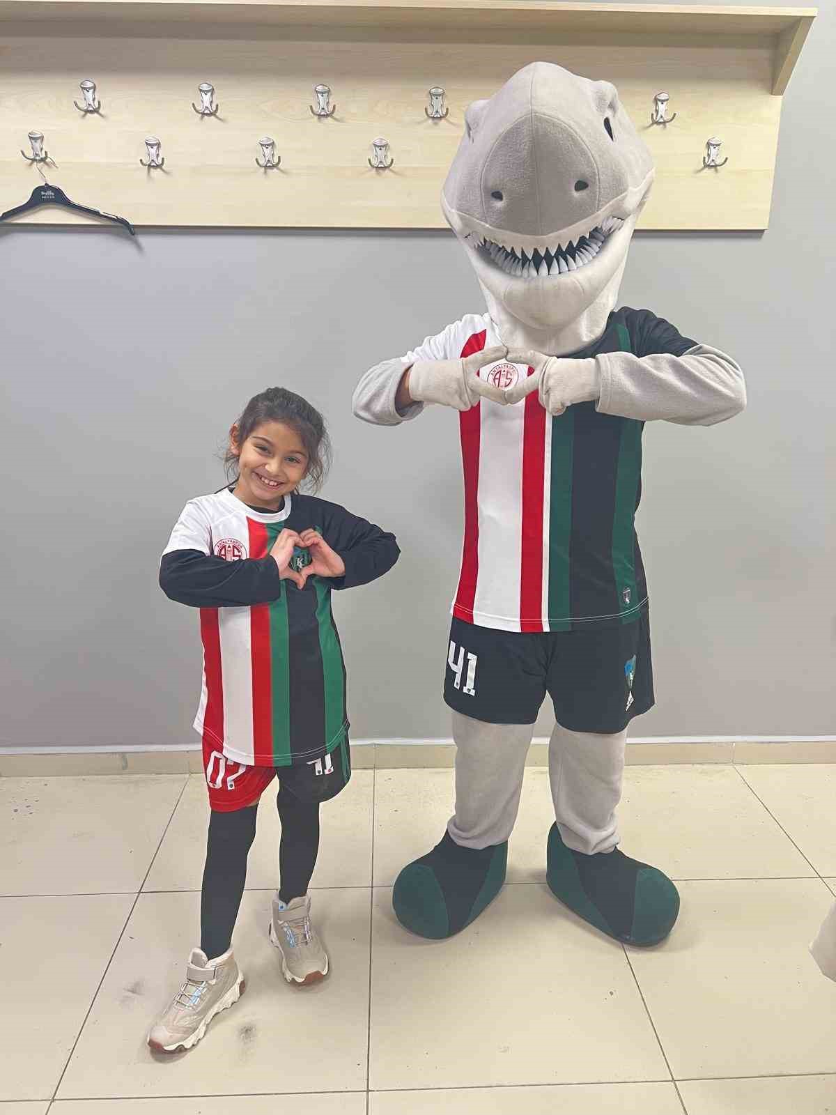 Kocaelispor- Antalyaspor ma&ccedil;ında seremoni de paylaşıldı
