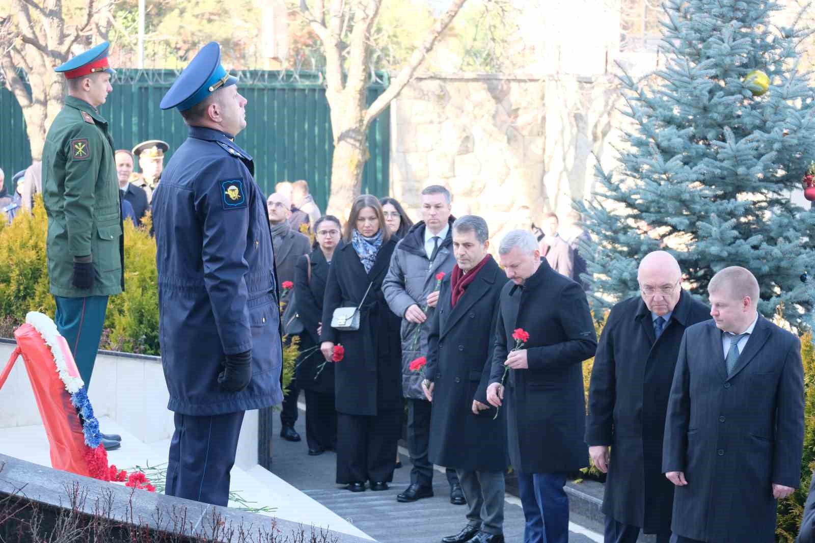 Rus B&uuml;y&uuml;kel&ccedil;i Karlov Ankara&rsquo;da anıldı
