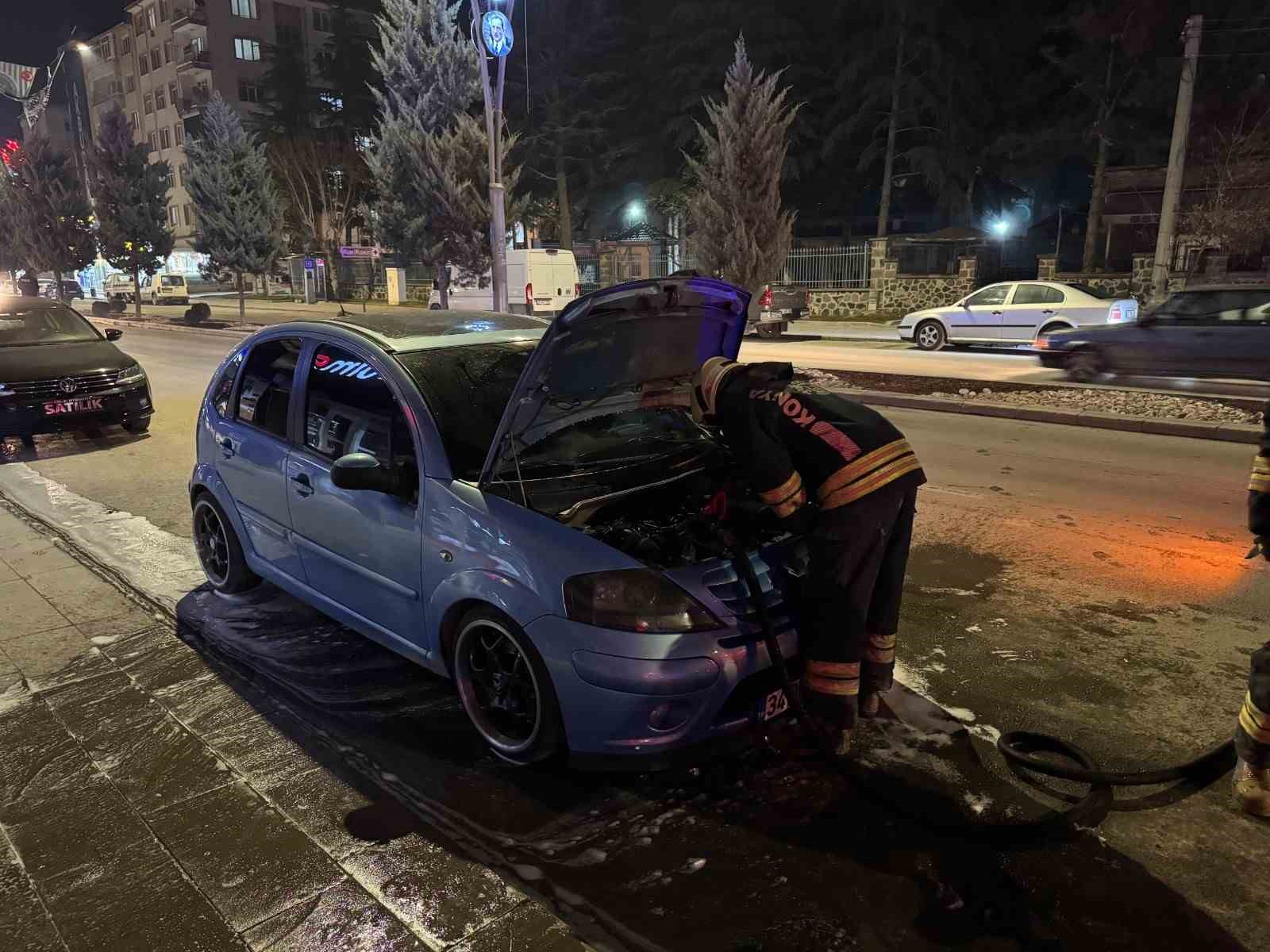 Ereğli&rsquo;de park halindeki otomobilde yangın &ccedil;ıktı
