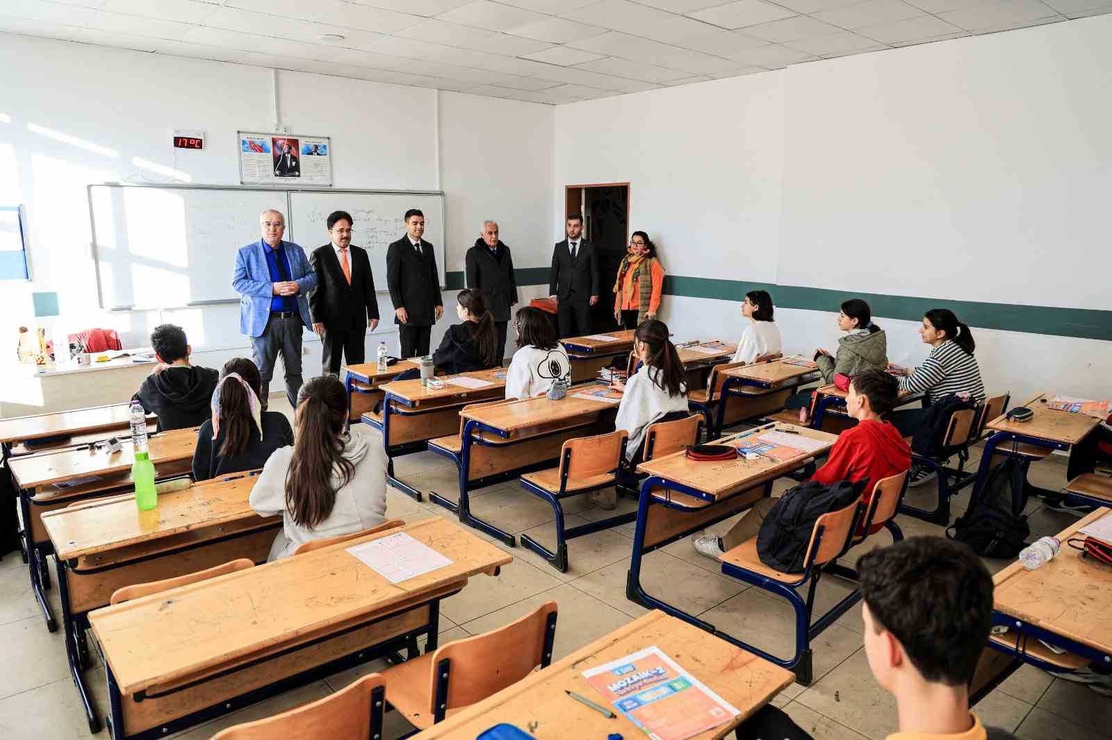 &Ccedil;ameli Belediyesi &ouml;ğrencilere deneme sınavı desteği verdi
