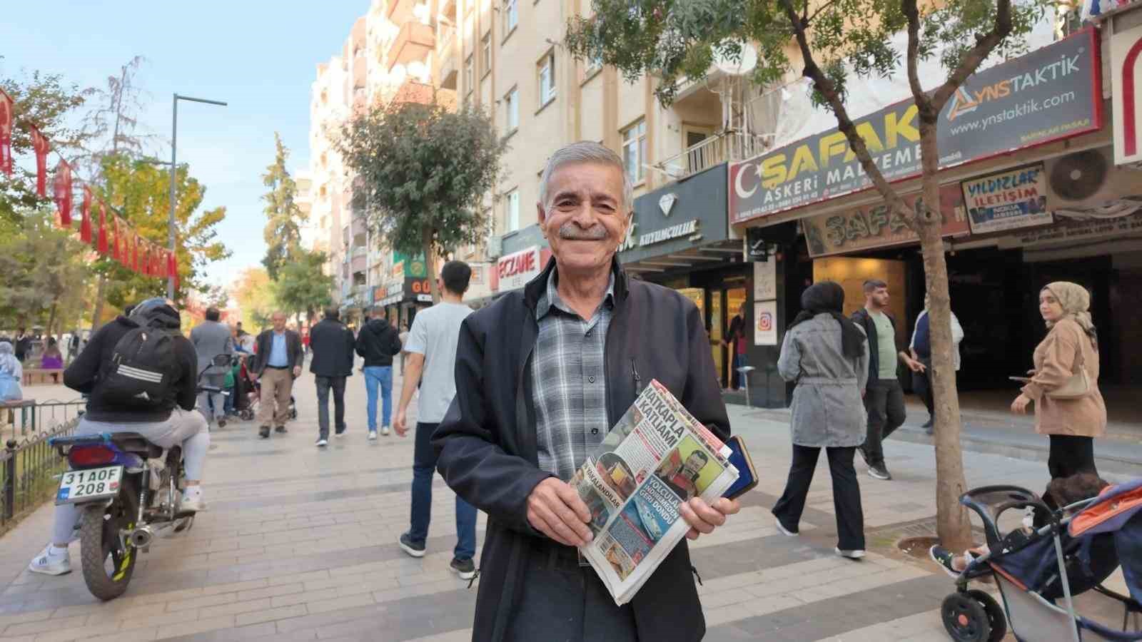 25 yıldır bulmaca çözmek için gazete alıyor