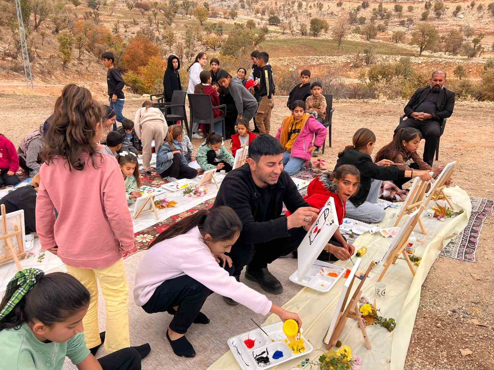 Gabar&rsquo;ın eteklerinde umutlar tuvale yansıdı
