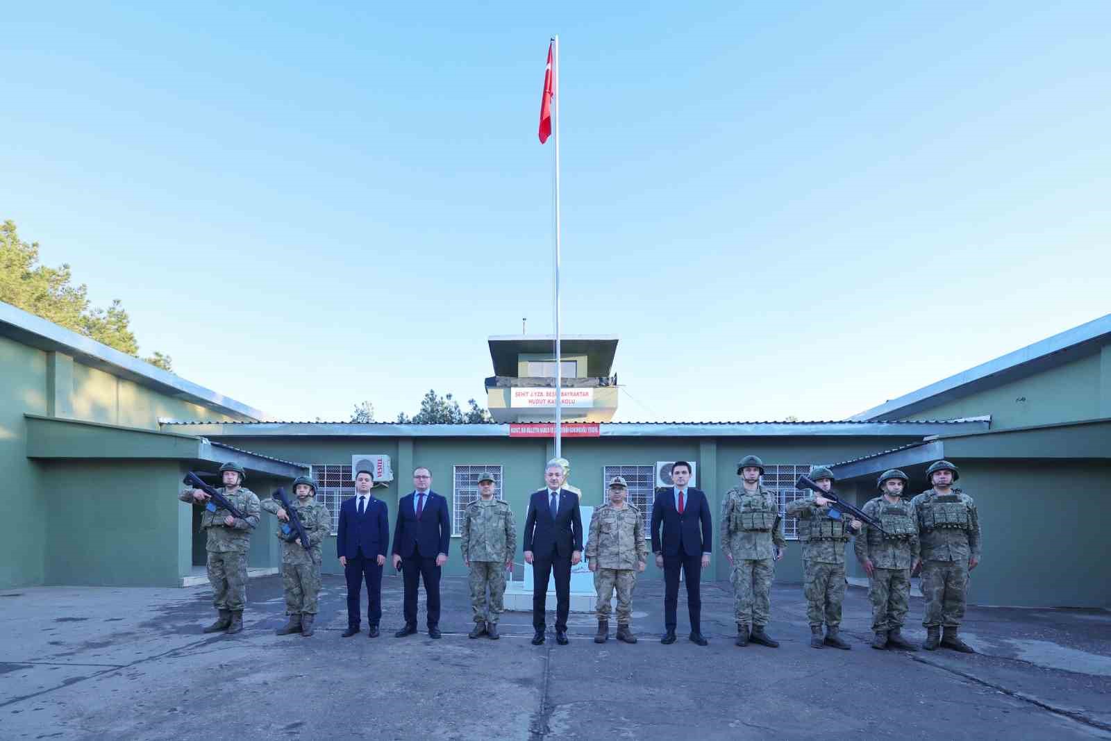 Vali Akkoyun Nusaybin&rsquo;de muhtarlarla istişare toplantısı d&uuml;zenledi
