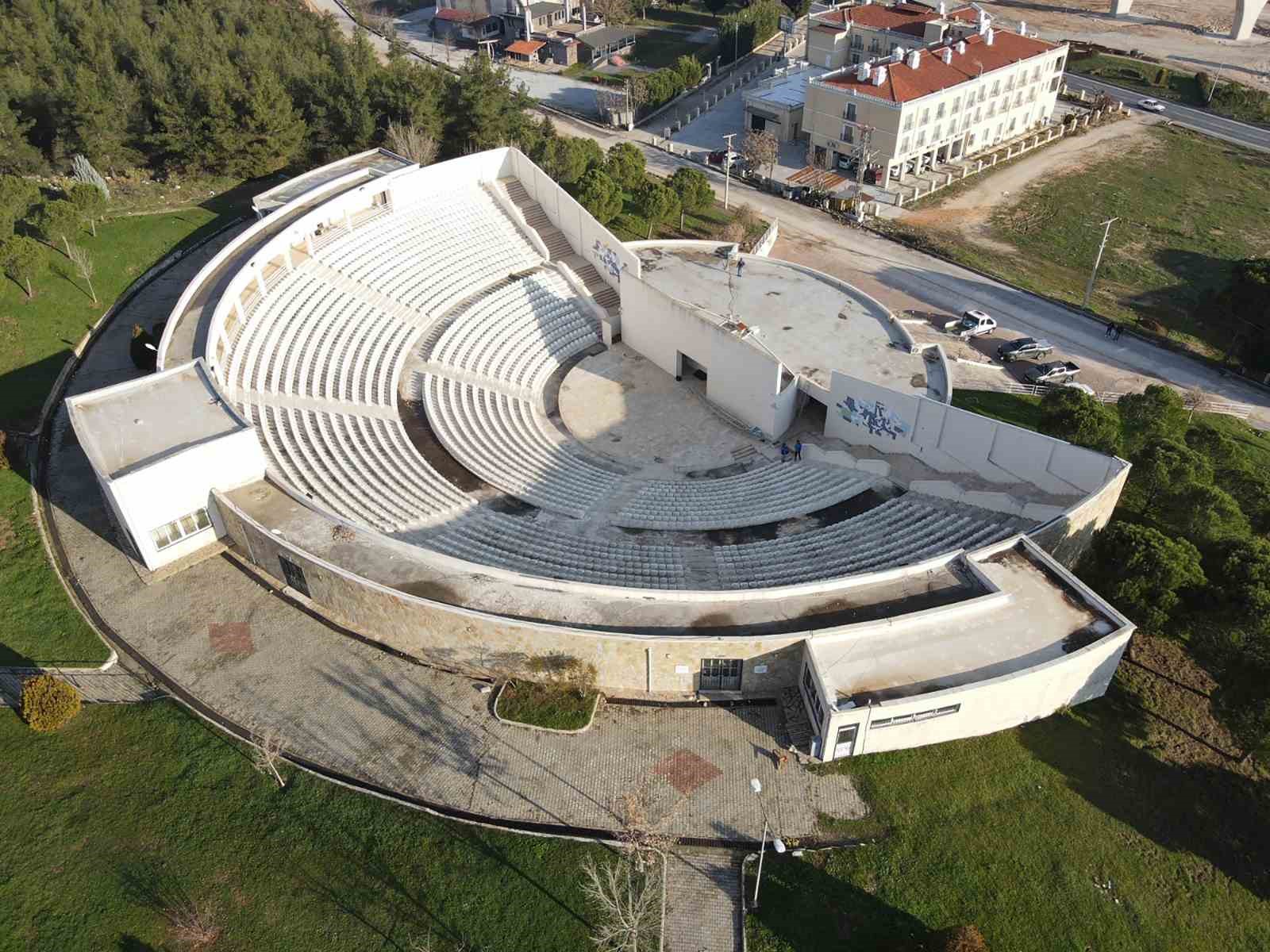 Şadan G&ouml;kovalı A&ccedil;ık Hava Tiyatrosu yenileniyor
