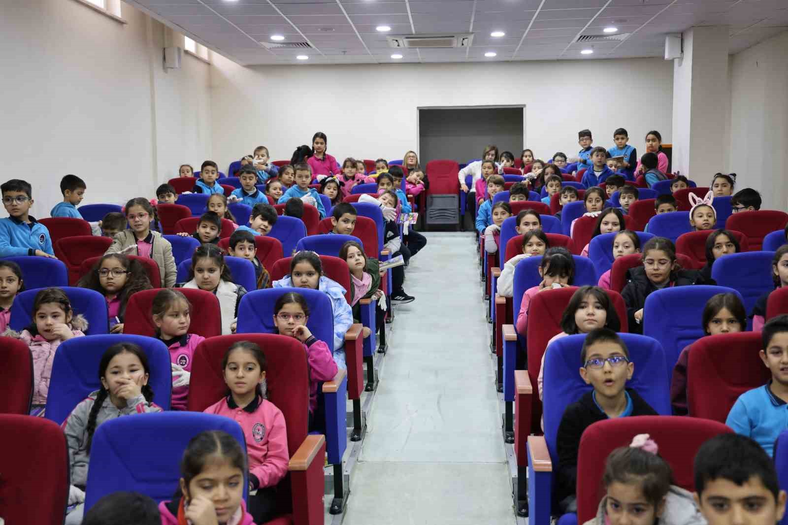 Mezun olduğu okulda teknoloji bağımlılığından kurtulma yollarını oyunla anlattı
