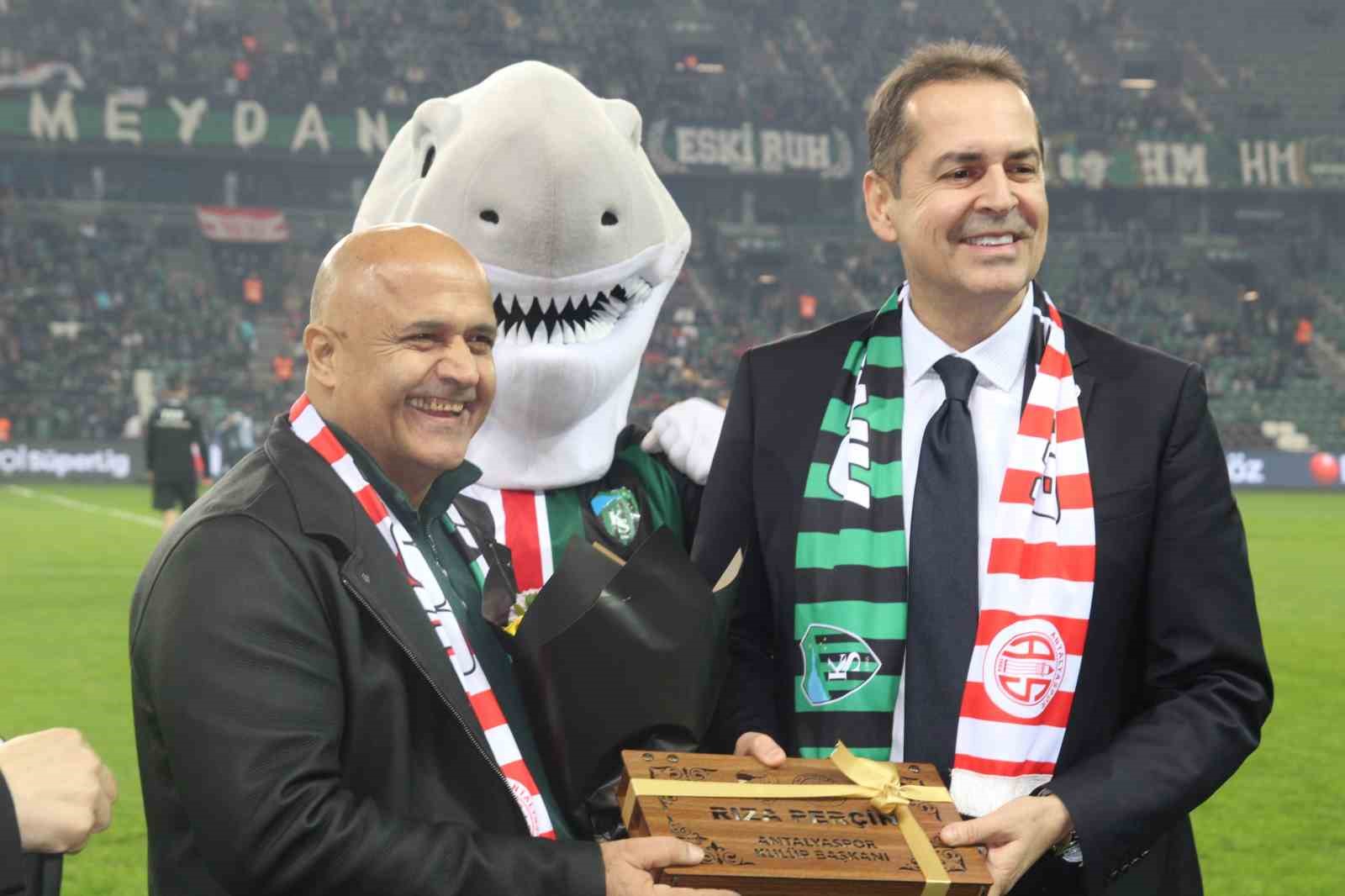 Kocaelispor ve Antalyaspor başkanlarından dostluk mesajı