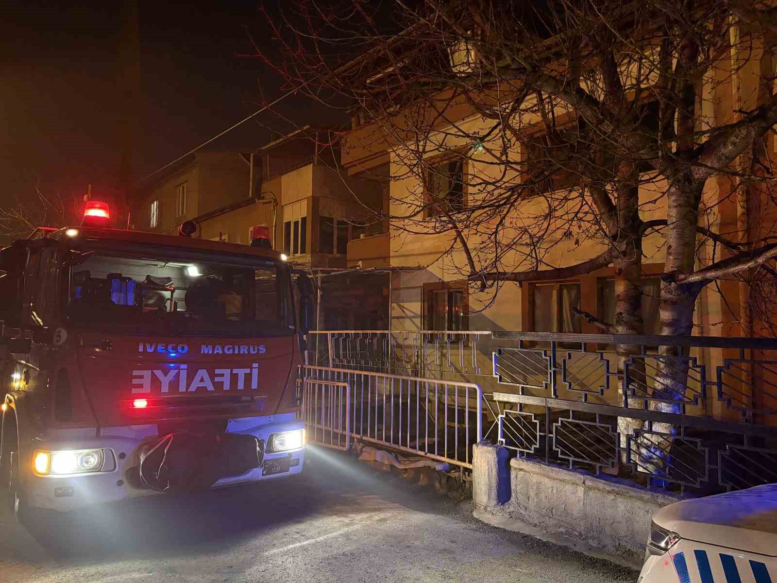 Mutfakta &ccedil;ıkan yangın korkuttu
