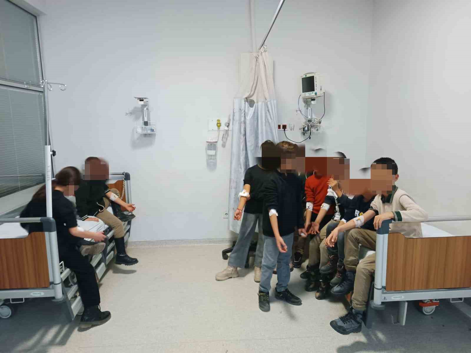 Okulda rahatsızlanan 23 öğrenci hastaneye kaldırıldı