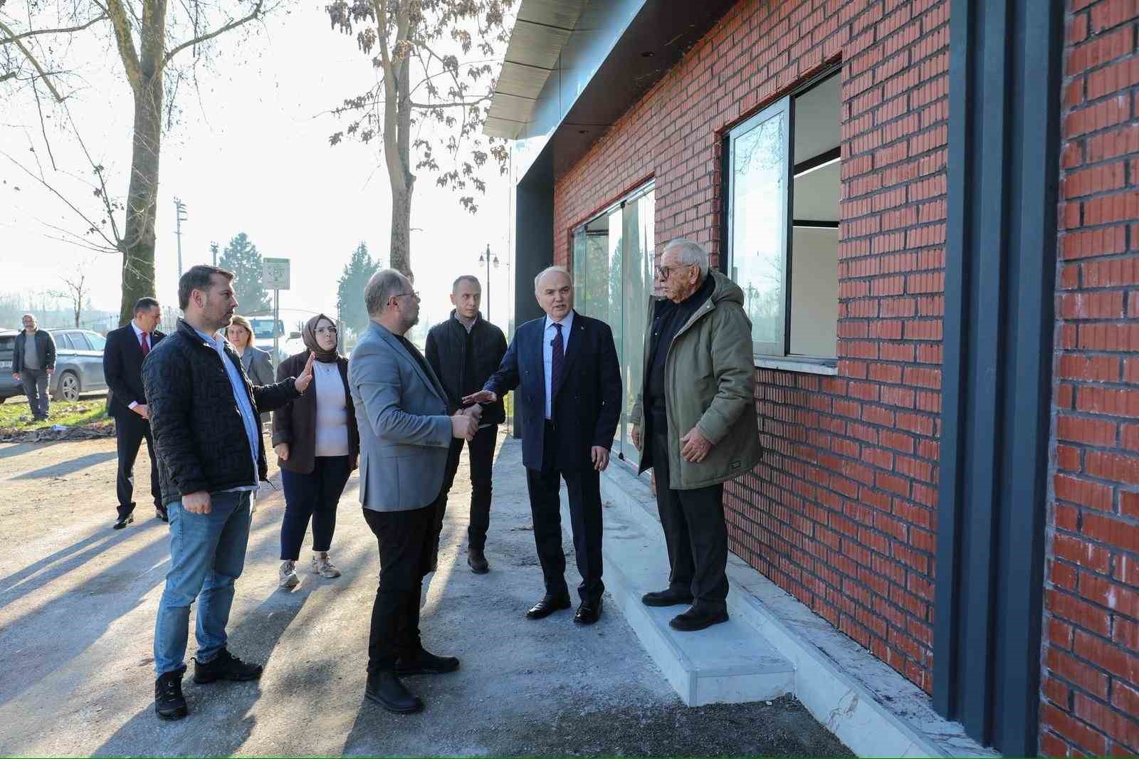 Başkan Özlü sahada: 23 Nisan Parkı Kütüphanesi açılışa hazır