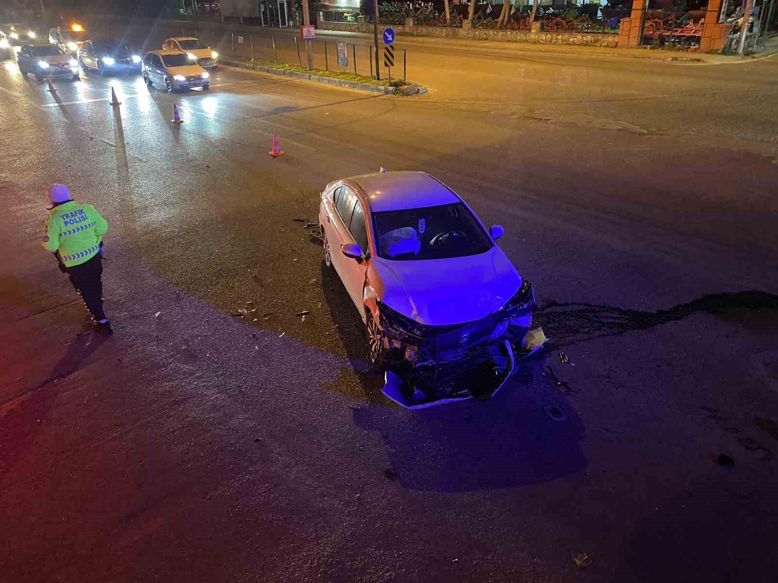 Bursa&rsquo;da kavşakta feci kaza: 1 ağır yaralı
