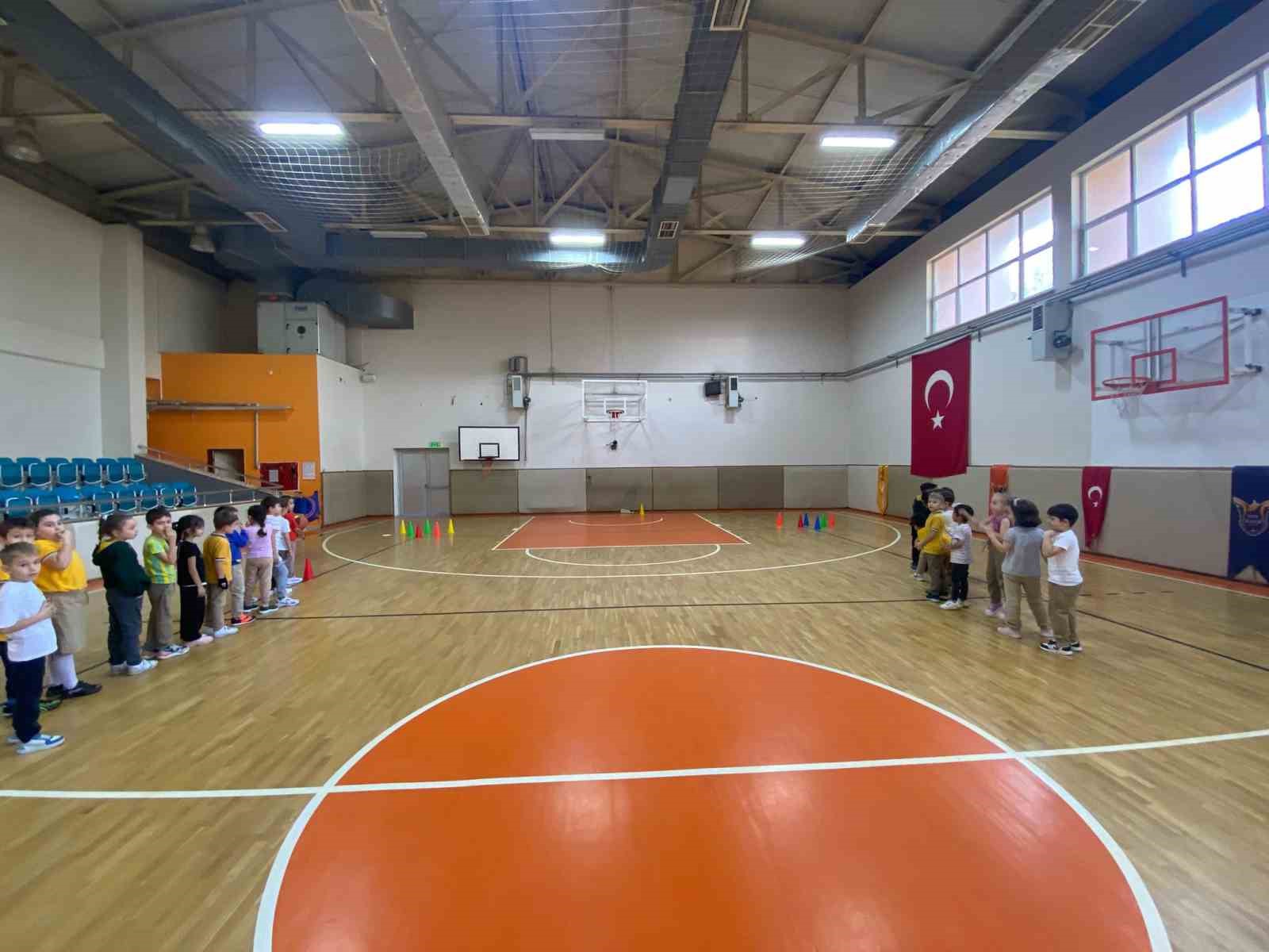 Çocuklar geleneksel çocuk oyunlarını oynadı
