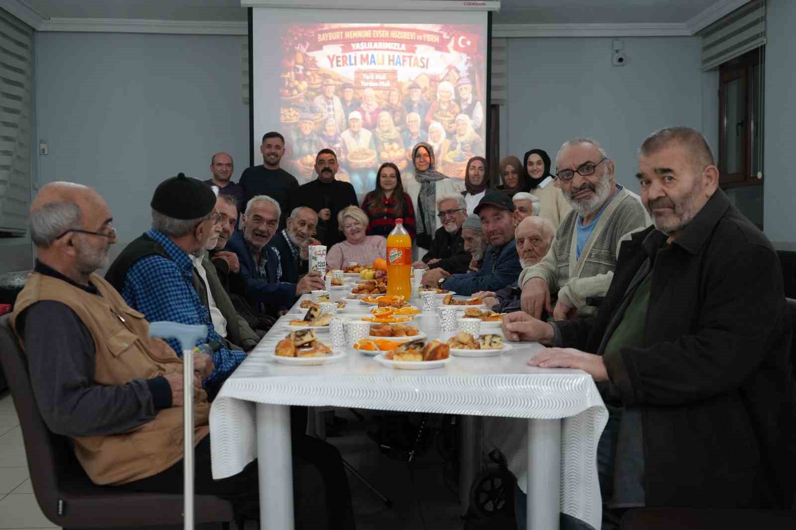 Çocuklar gibi şendiler: Yerli Malı Haftası Bayburt’taki huzurevinde neşeyle kutlandı
