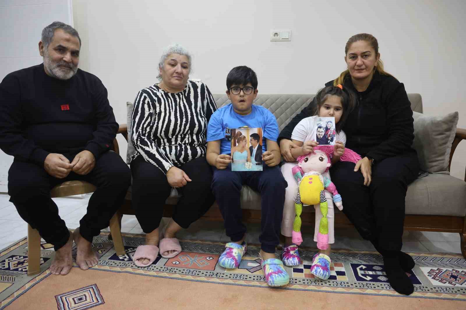 Evladından bahsederken gözyaşlarına boğulan anneanne, depremde kaybettiği kızının emaneti olan torunlarına hem annelik hem de babalık yapıyor