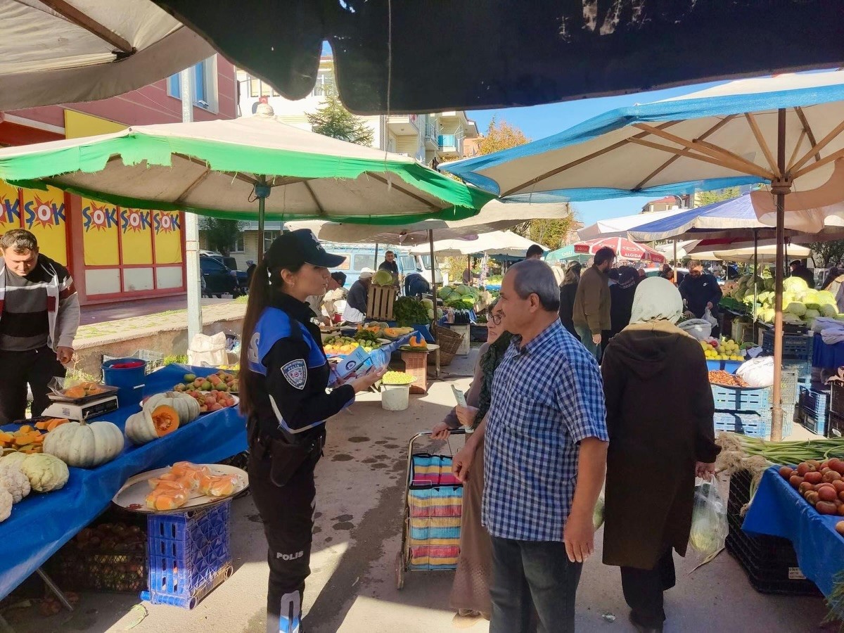 K&uuml;tahya Emniyeti&rsquo;nden semt pazarlarında g&uuml;venlik bilgilendirmesi
