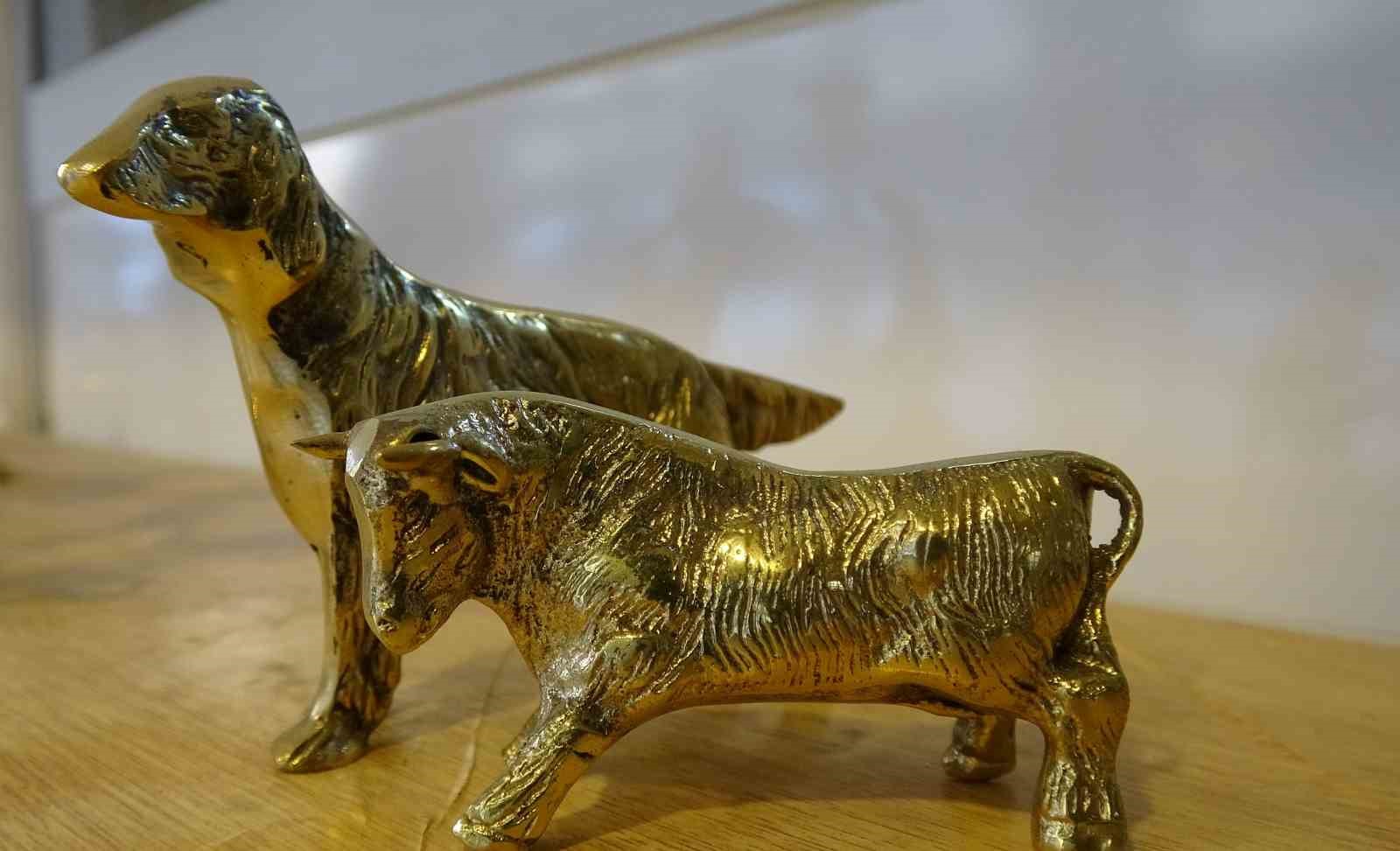 Eşinden öğrendi, dökümü sanat eserine dönüştürüyor