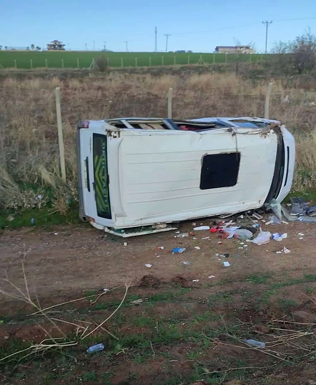 Diyarbakır&rsquo;da otomobil ile minib&uuml;s &ccedil;arpıştı: 7 yaralı
