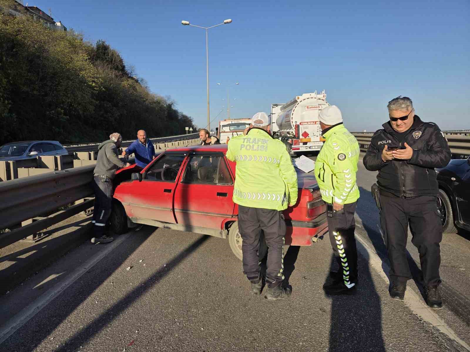 LPG y&uuml;kl&uuml; tanker otomobile &ccedil;arptı, facianın eşiğinden d&ouml;n&uuml;ld&uuml;
