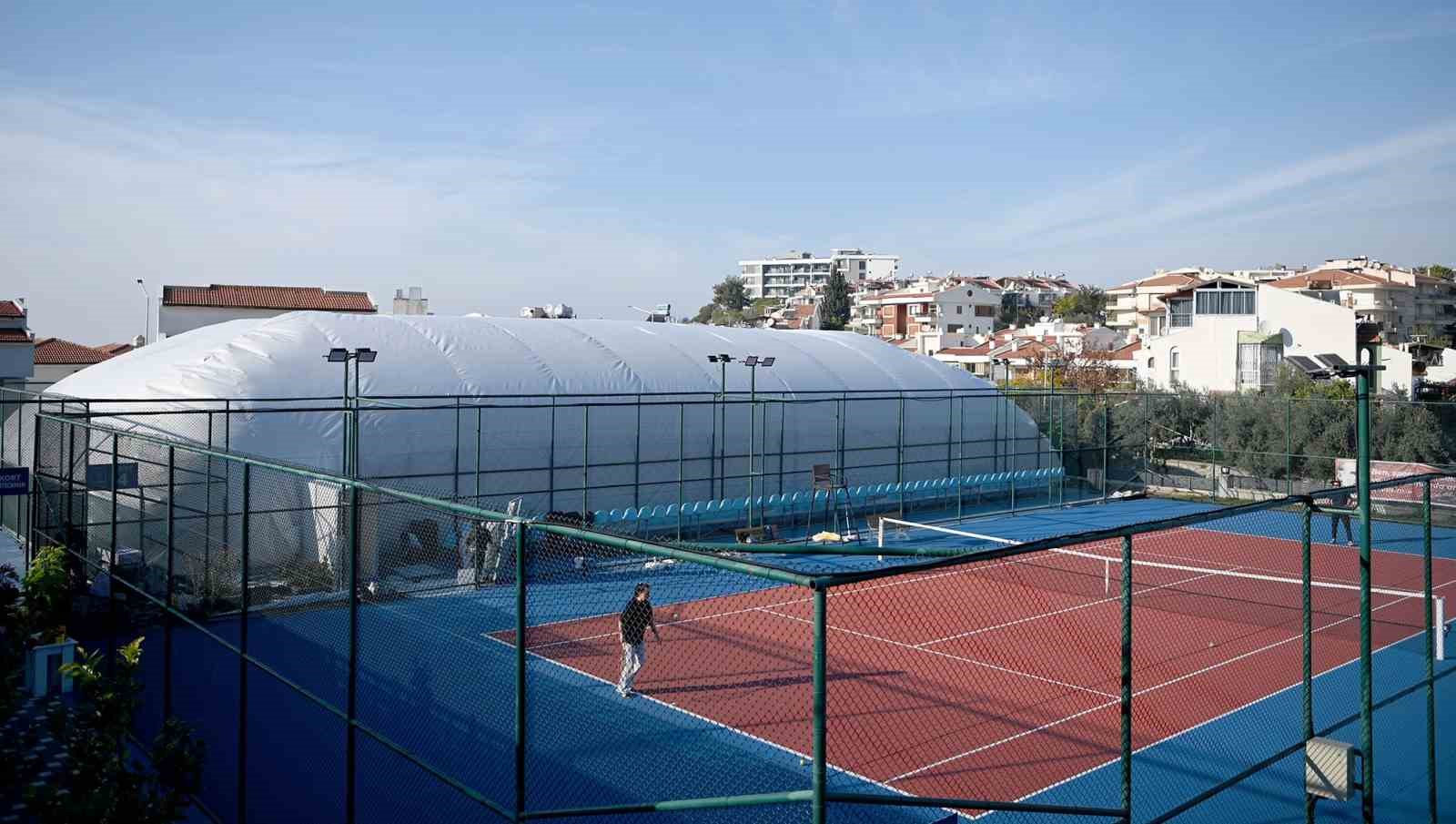 Kuşadası Tenis Kulübü’nde ’balon kort’ yapımı tamamlandı