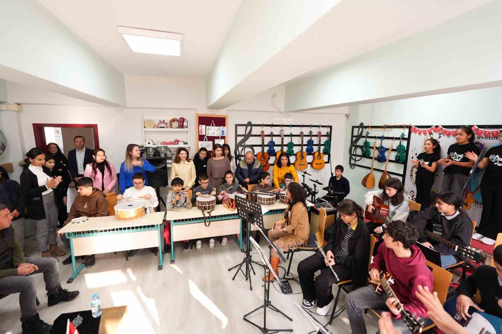 Başkan Gen&ccedil;ay, &ouml;ğrencilerle bir araya geldi
