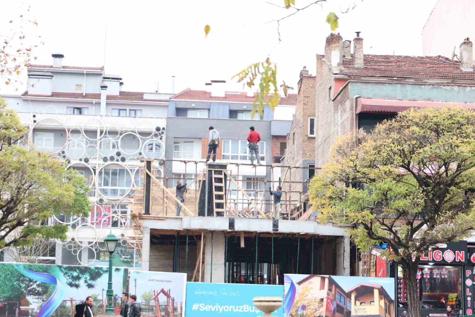 İş g&uuml;venliği yok sayıldı: İki inşaatta riskli &ccedil;alışma
