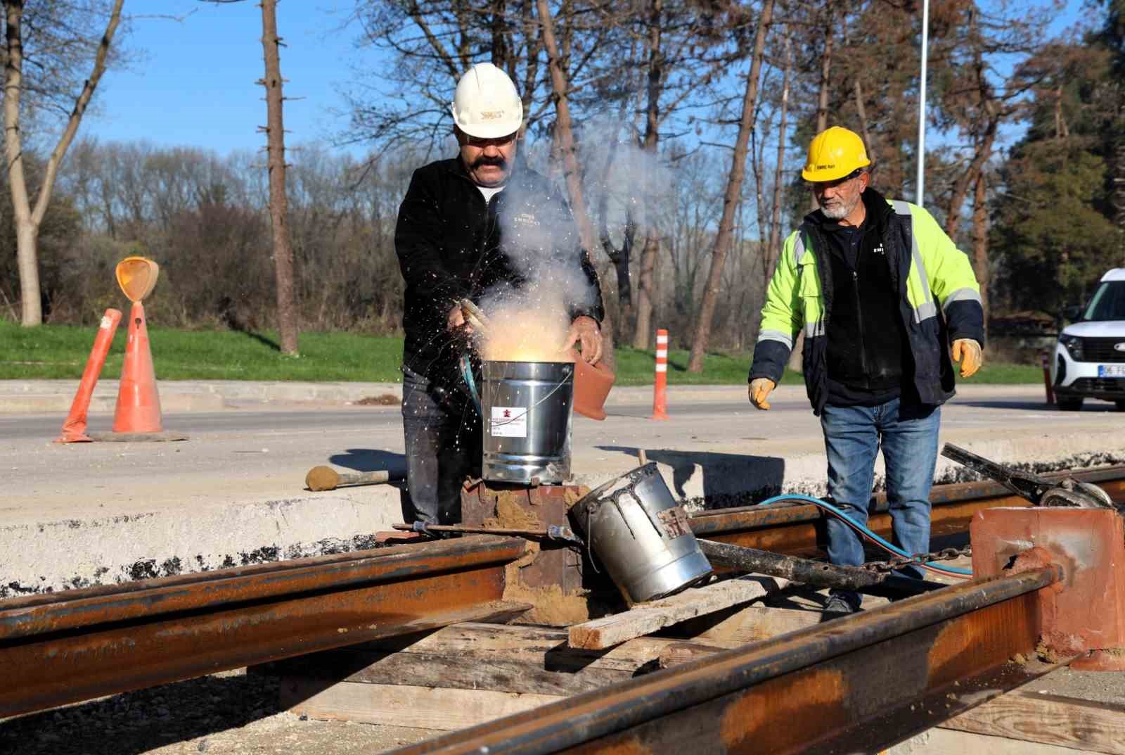 Kartepe Tramvay Hattı’nda raylar kaynak ile birleşiyor
