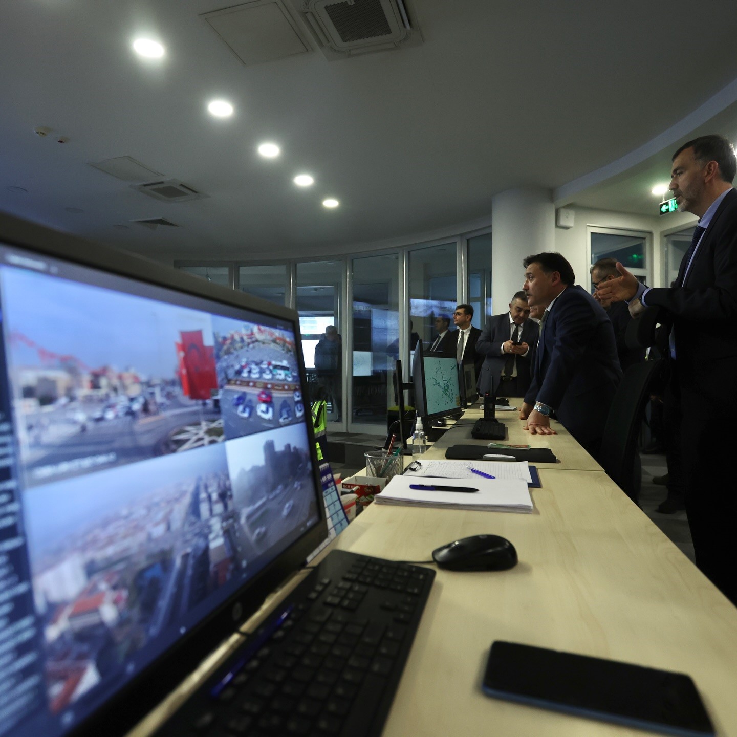 Vali &Ccedil;i&ccedil;ek ve Başkan B&uuml;y&uuml;kkılı&ccedil; Trafik Kontrol Merkezi&rsquo;nde
