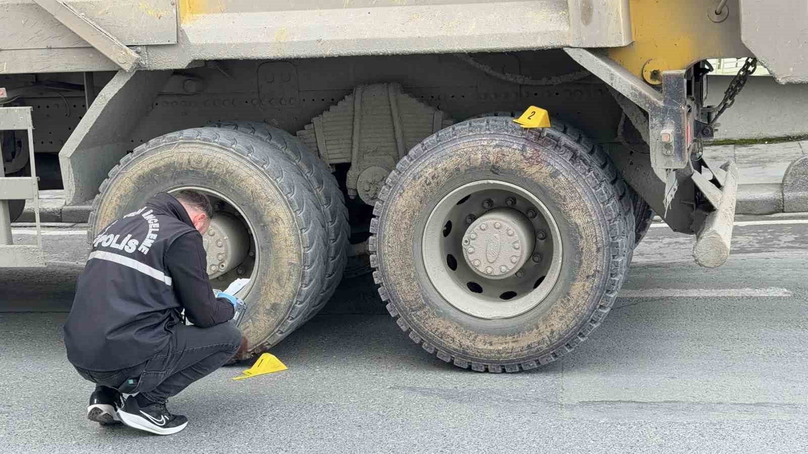 Arnavutköy’de hafriyat kamyonunun çarptığı yaşlı adam olay yerinde hayatını kaybetti