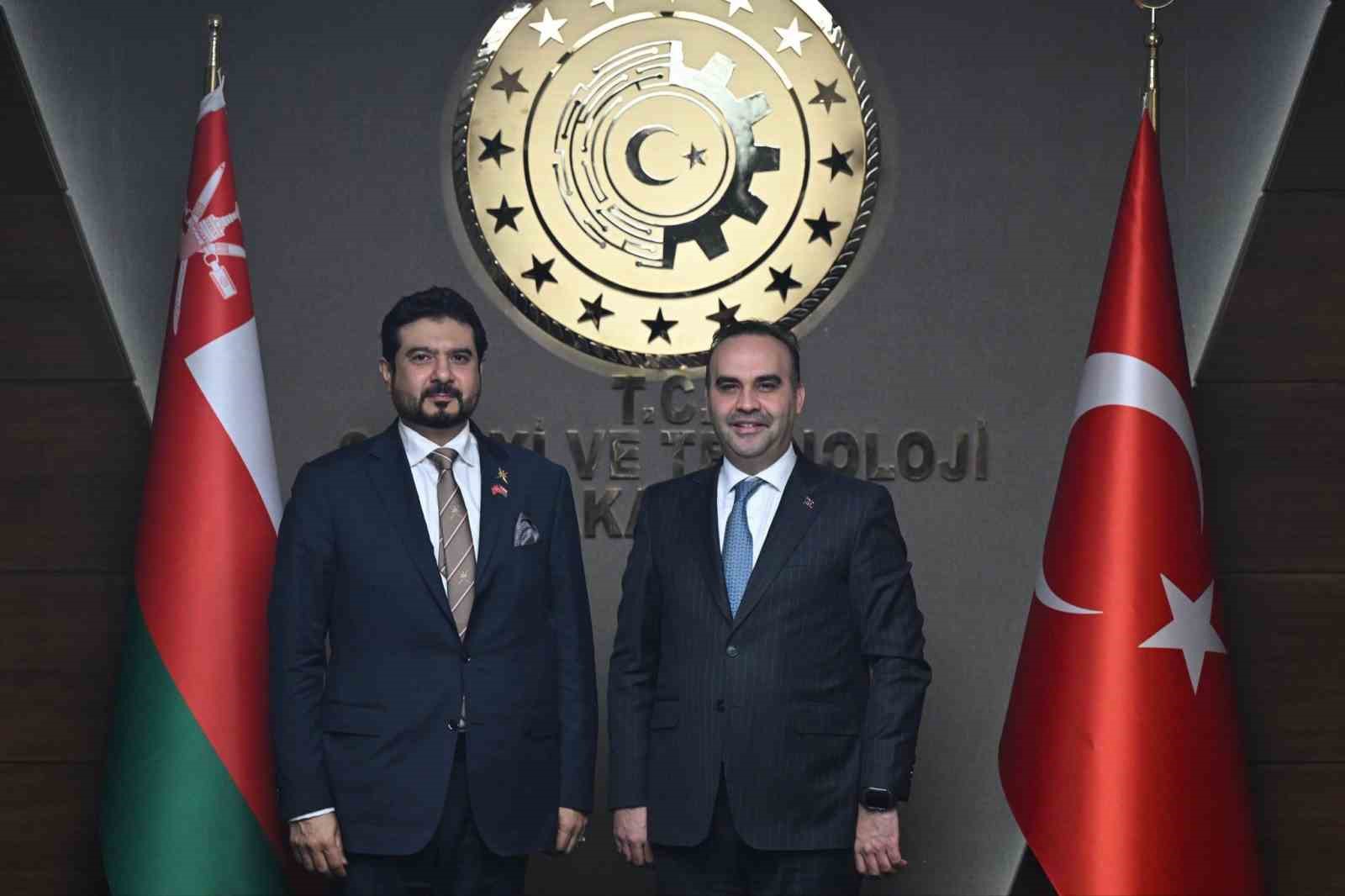 Bakan Kacır, Umman Ticaret, Sanayi ve Yatırım Teşvik Bakanı Yousef ile bir araya geldi