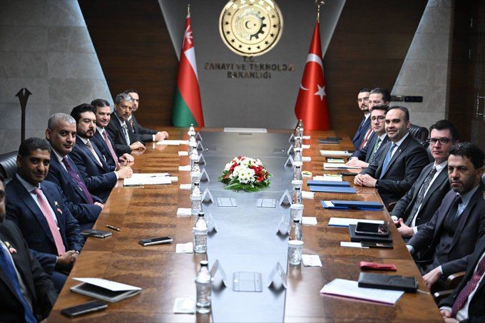 Bakan Kacır, Umman Ticaret, Sanayi ve Yatırım Teşvik Bakanı Yousef ile bir araya geldi