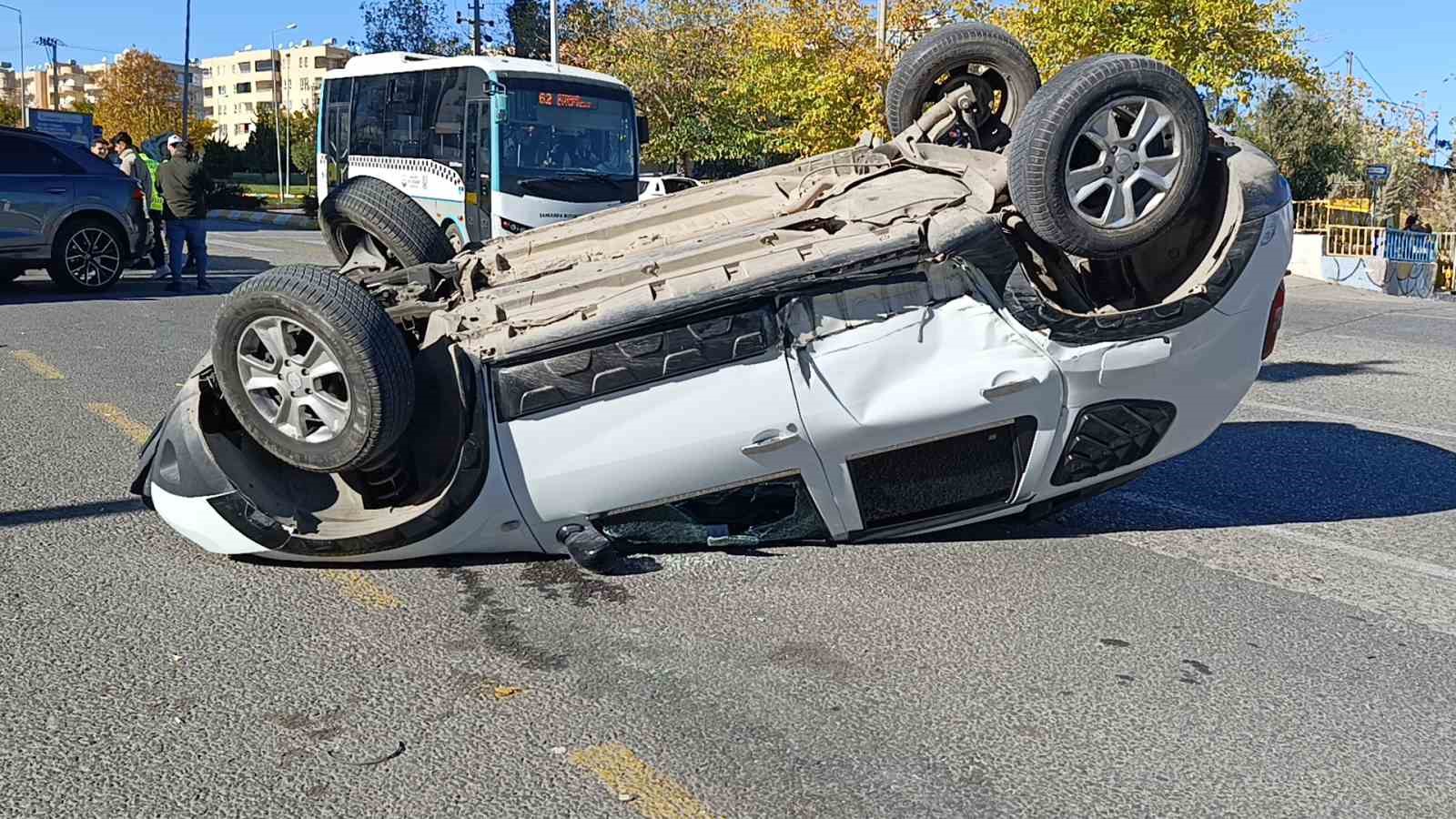 Şanlıurfa&rsquo;da otomobiller &ccedil;arpıştı: 4 yaralı
