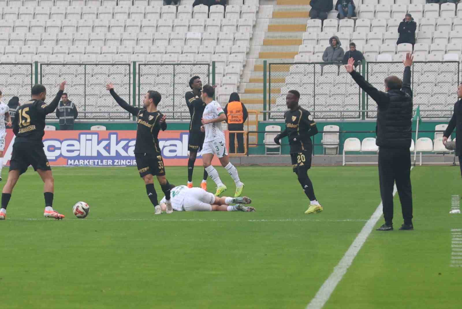 Trendyol Süper Lig: Konyaspor: 0 - Kayserispor: 0 (İlk yarı)
