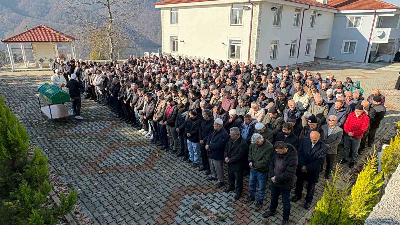 Otomobilin çarpması neticesinde hayatını kaybeden şahıs defnedildi