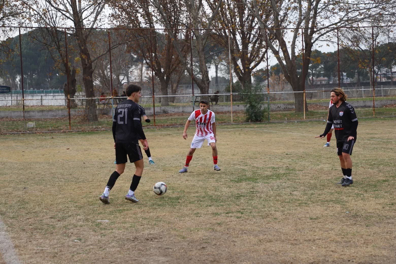 Selendi Belediyespor dörtte dört yaptı
