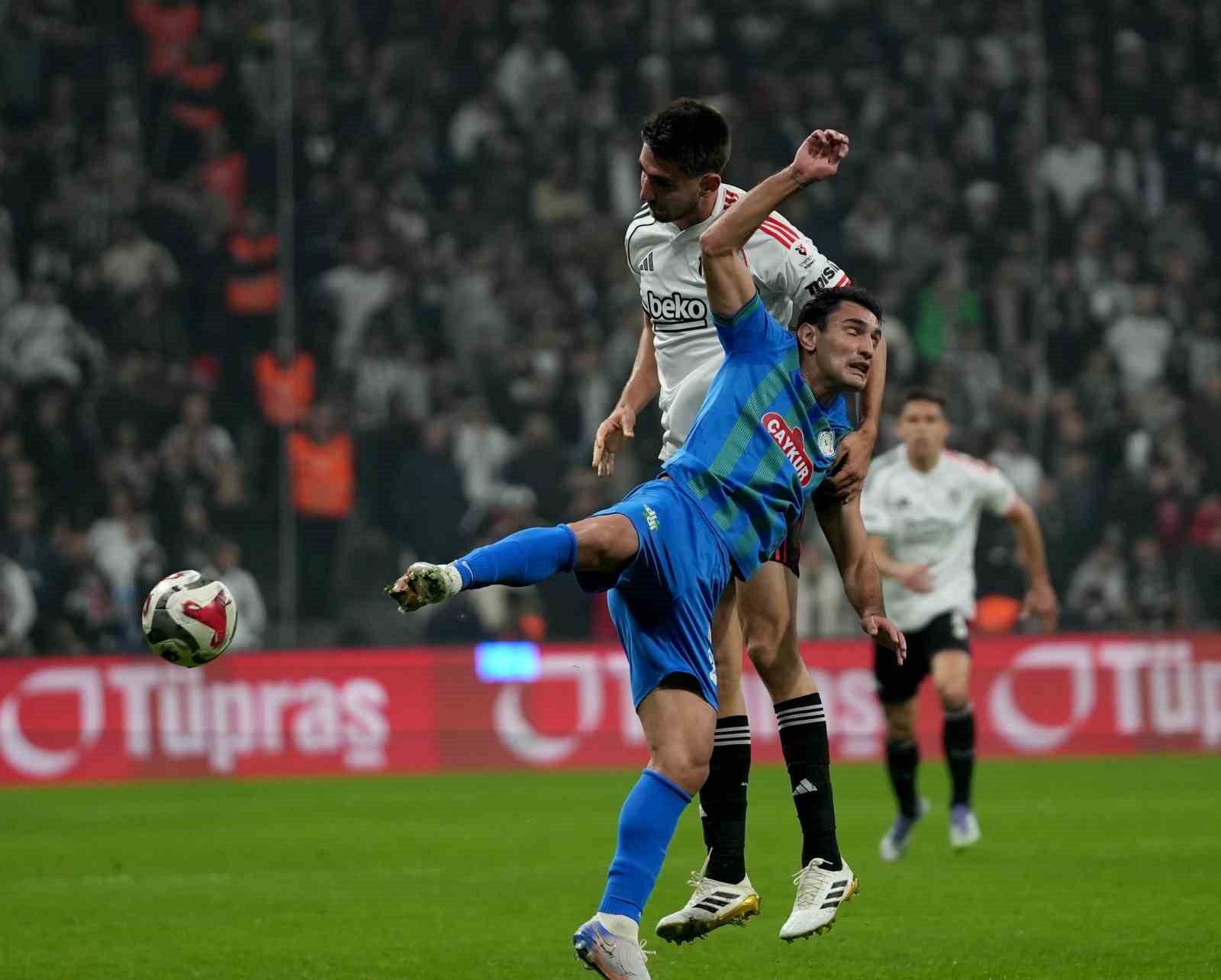 Trendyol Süper Lig: Beşiktaş: 0 - Çaykur Rizespor: 0 (İlk yarı)