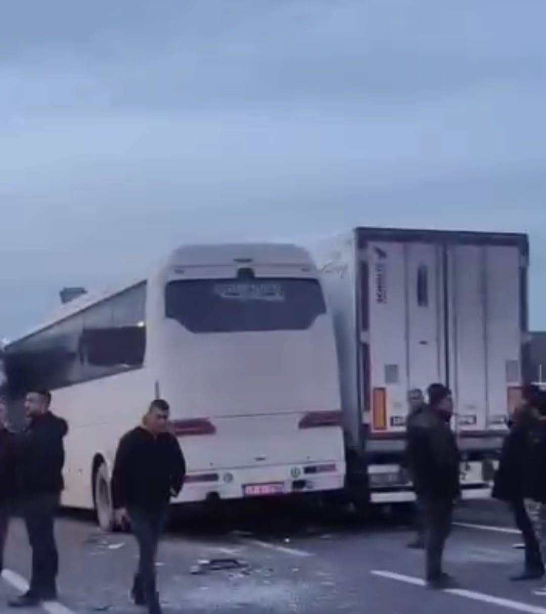 K&uuml;tahya&rsquo;da zincirleme trafik kazası: 3 yaralı
