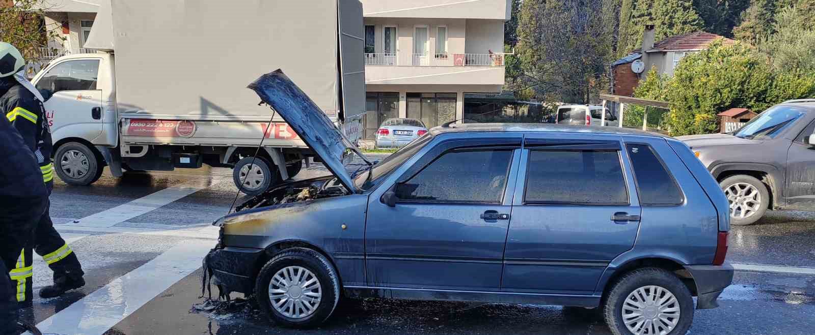 Seyir halindeki otomobilde yangın paniği