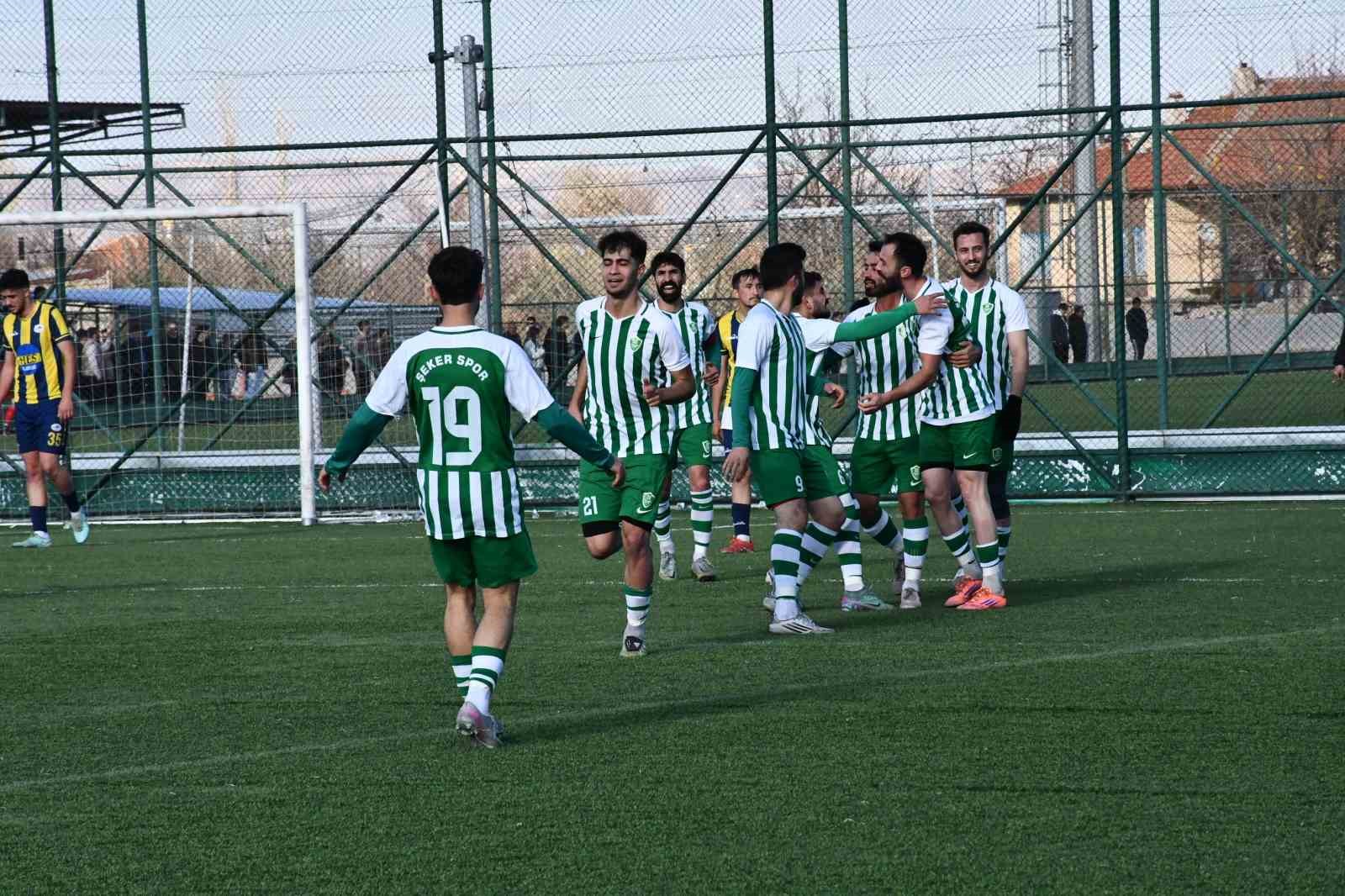 Zirvede Şekerspor damgası