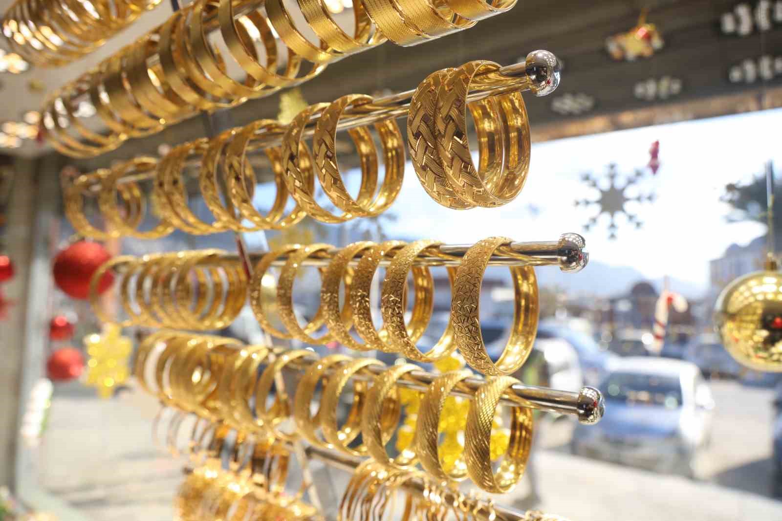 Savaşlardan ve kaostan beslenerek fiyatı yükselen altının 2026 yılında da yükselişini sürdürmesi bekleniyor