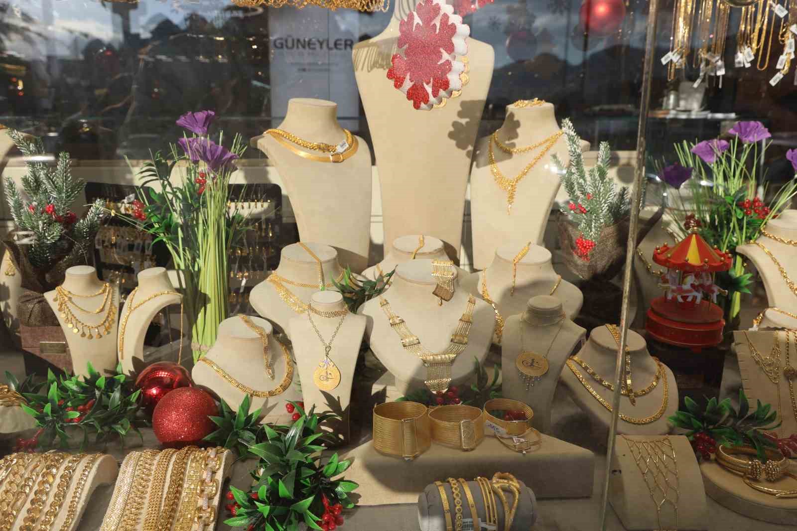 Savaşlardan ve kaostan beslenerek fiyatı yükselen altının 2026 yılında da yükselişini sürdürmesi bekleniyor
