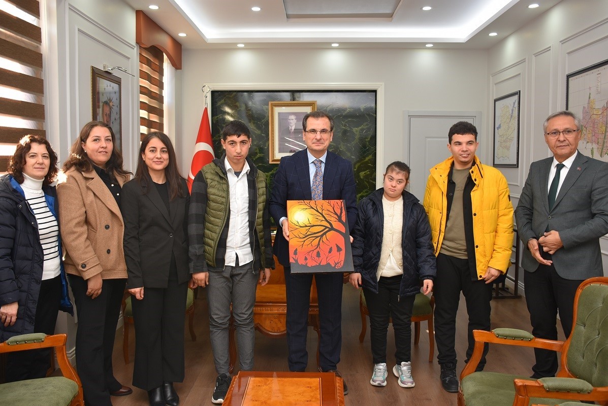 Kaymakam Güldoğan, Özel Eğitim öğrencilerini makamında ağırladı