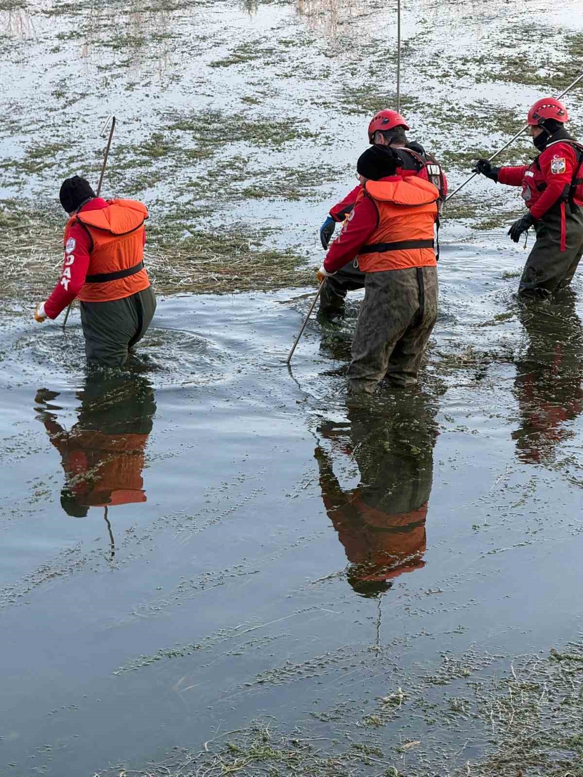 Eskişehir’de 4 gündür kayıp öğretmen için suda arama çalışmaları başlatıldı
