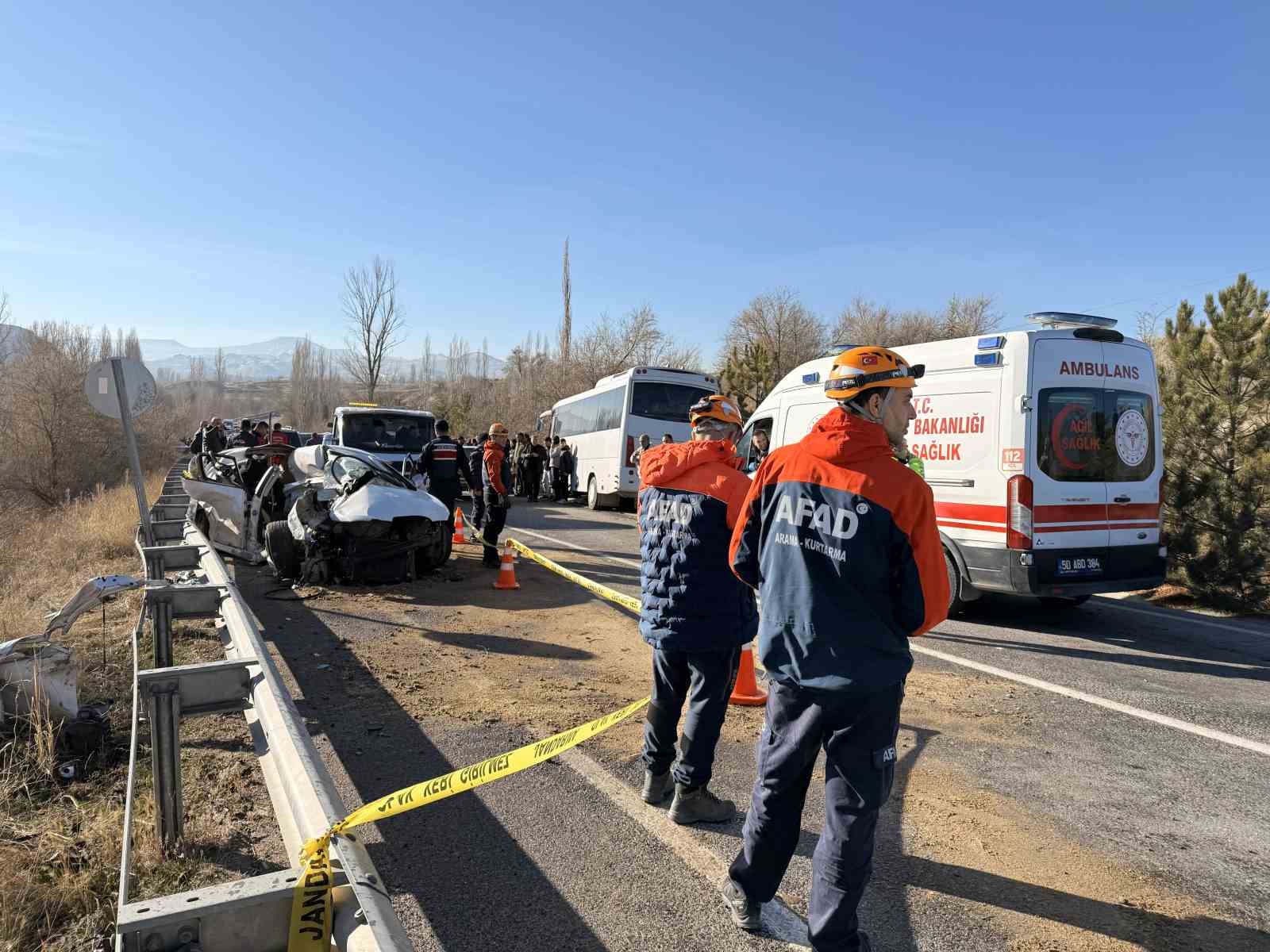 Otomobil ile midibüs çarpıştı: 10 yaralı