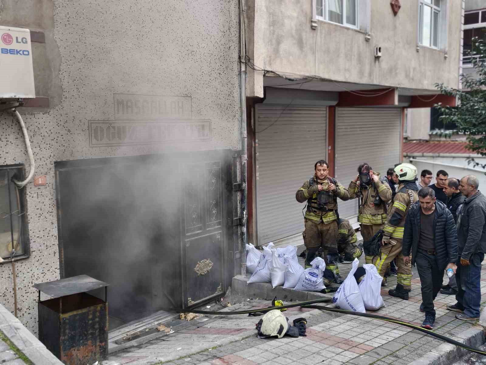 Bağcılar&rsquo;da tekstil at&ouml;lyesinde korkutan yangın
