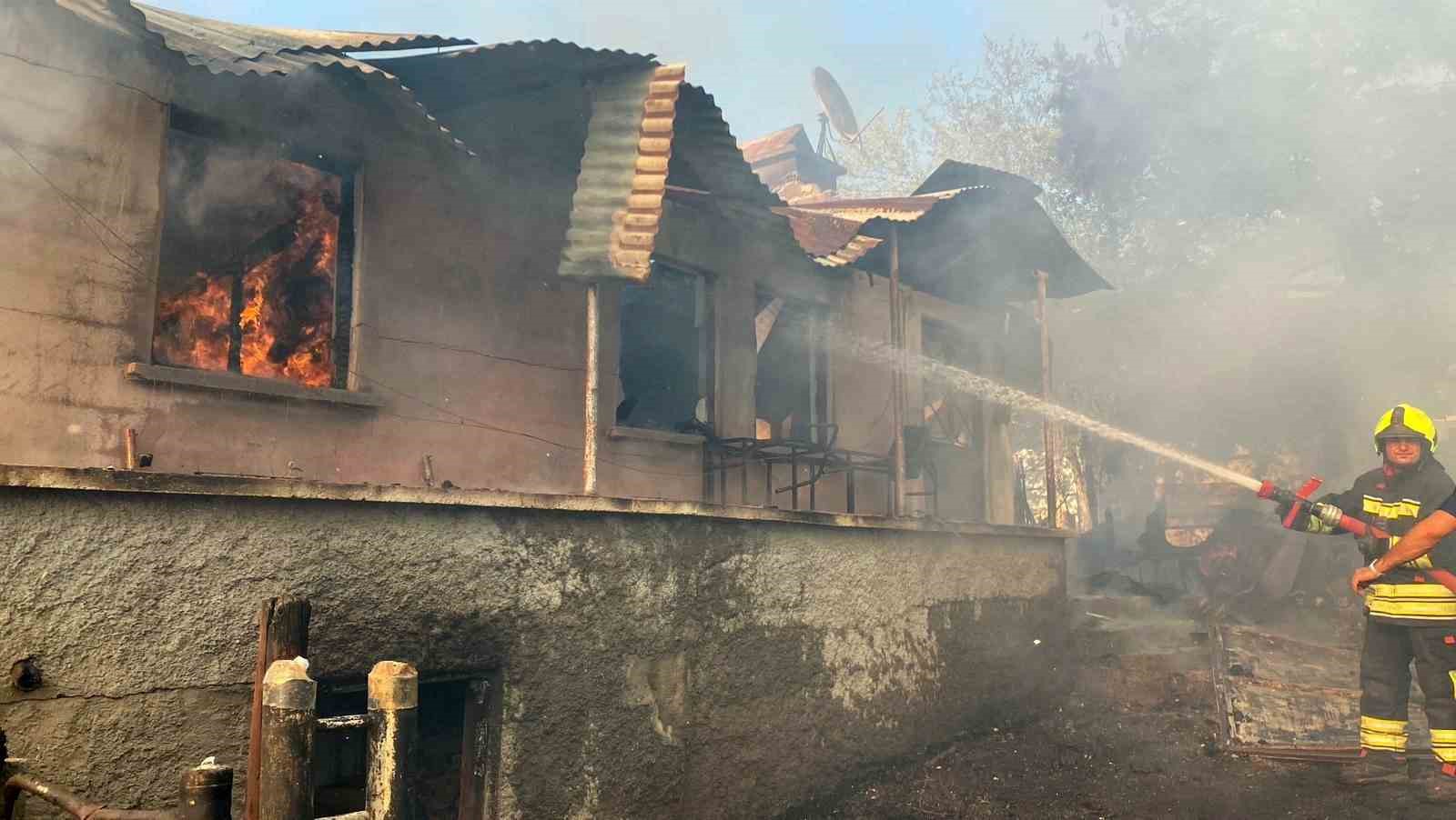 Bolu&rsquo;da itfaiye ekipleri bir yılda bin 543 olaya m&uuml;dahale etti
