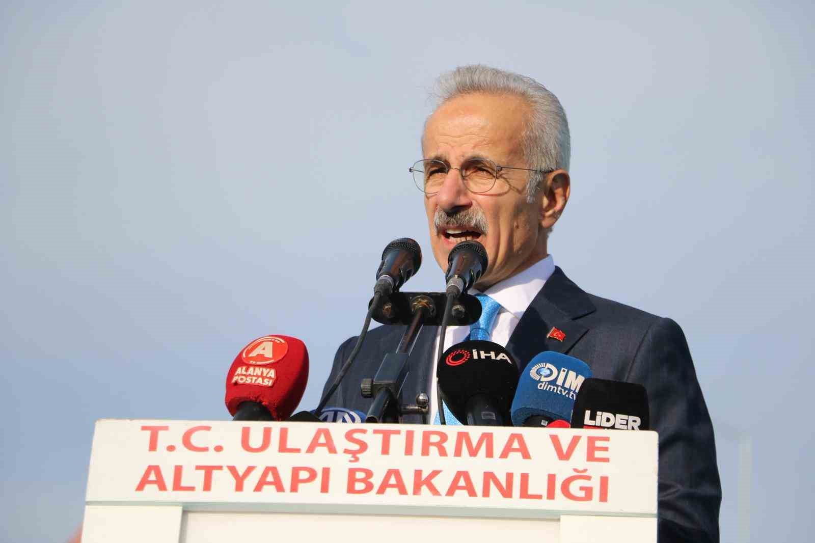 Bakan Uraloğlu: "23 yılda Antalya’nın ulaşım ve iletişim altyapısına 244,6 milyar lirayı aşan yatırımlar gerçekleştirdik"